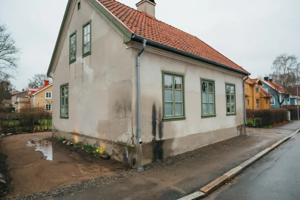 tecken p att huset beh ver dr neras s uppt cker du problemen innan fukten tar ver